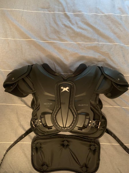 Med(17"-18") Xenith Velocity 2 shoulder pads with Xenith gold drip back plate