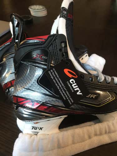 Junior Bauer Regular Width Size 5.5 Vapor 2X Pro Hockey Skates