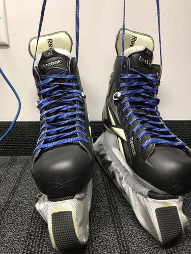 New Reebok Regular Width  Size 10 10K Hockey Skates With Skate Guards!!!