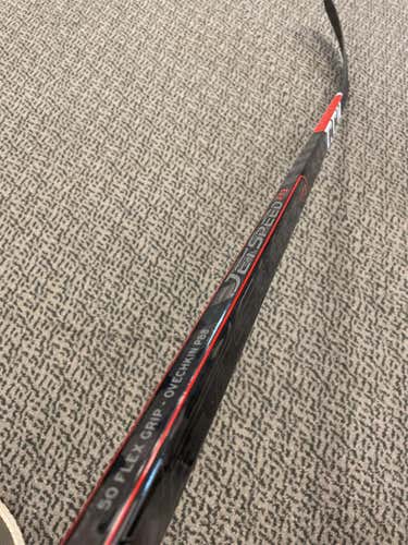 New CCM Right Handed Jetspeed FT3 Mid Pattern Hockey Stick