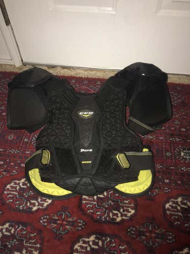 Junior Medium CCM  Tacks 6052 Shoulder Pads