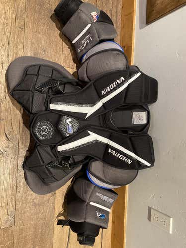 Used Medium Vaughn  Velocity V9 Pro Carbon Goalie Chest Protector