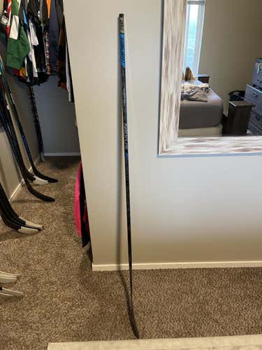 Senior Right Handed Mid Pattern  Nexus 2N Pro Hockey Stick