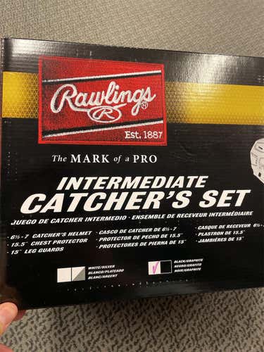 New Rawlings Velo 2.0 Intermediate Catcher's Set