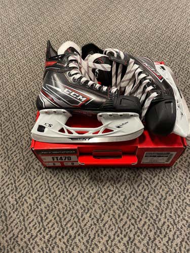 Junior CCM JetSpeed FT470 Regular Width Size 5 Hockey Skates
