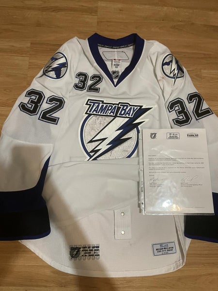 Auction of Tampa Bay Lightning camouflage jerseys to benefit