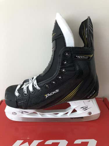 New Junior CCM Tacks 4052 Hockey Skates D&R (Regular) size 4.5 D 4.5d jr