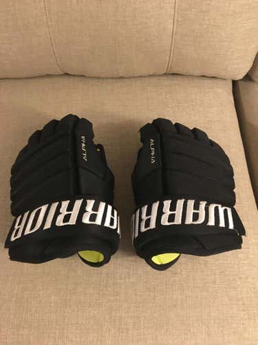 Warrior Alpha QX4 Gloves 13" Senior Black Used