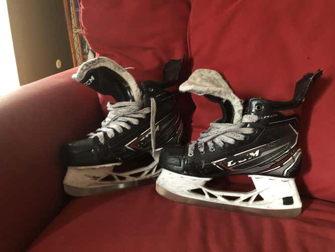 Junior Used CCM JetSpeed FT470 Hockey Skates Regular Width Size 5.5