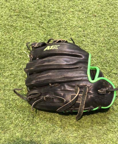 Wilson Used Right Hand Throw 11.25" Baseball Glove