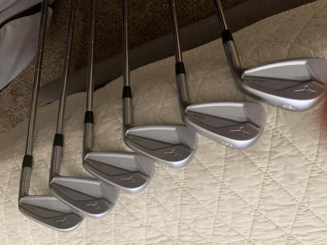 Mizuno  JPX 919 Tour Irons, 5-pw.