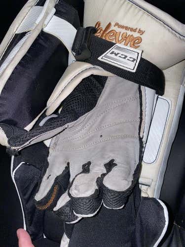 CCM Extreme Flex 4 Hockey Goalie Blocker Only