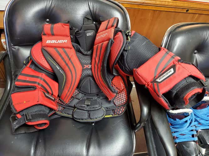Junior Used Small Bauer Vapor X2.9 Goalie Chest Protector