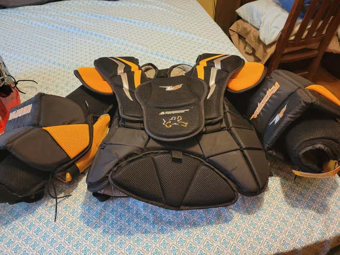 Senior Used Large Vaughn Velocity V7 Goalie Chest Protector Pro Stock