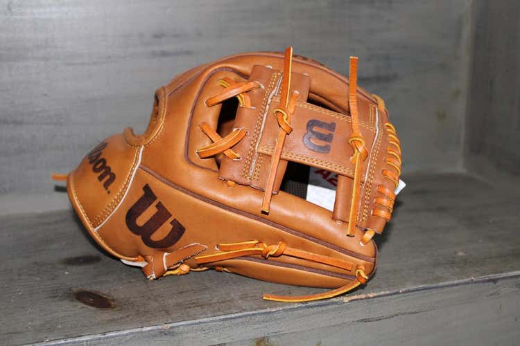 New Right Hand Throw 11.5" A2000 Baseball Glove