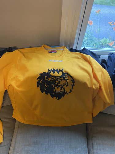Yellow Men's XL CCM Jersey