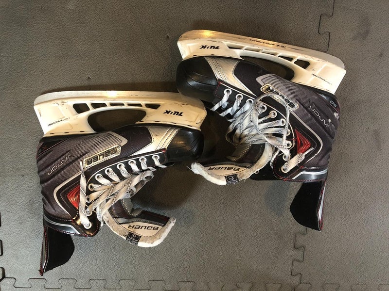 Senior Bauer Regular Width Size 9 Vapor x50 Hockey Skates
