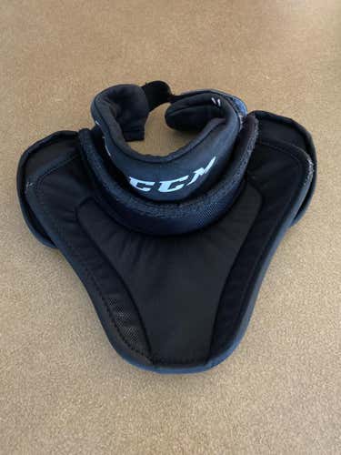 CCM JR s/m goalie neck guard