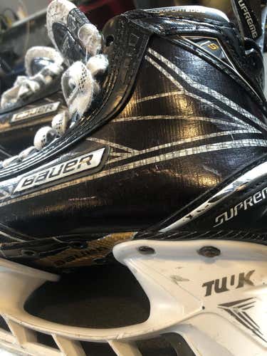 Junior Bauer Regular Width  Size 4 Supreme 1S Hockey Skates