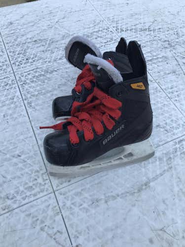 Youth Bauer Regular Width Size 11 Supreme 140 Hockey Skates