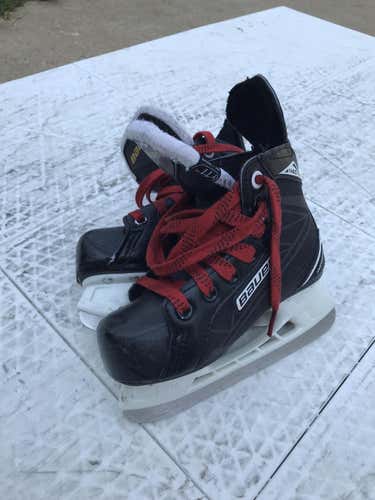 Youth Bauer Regular Width Size 11 Supreme S140 Hockey Skates