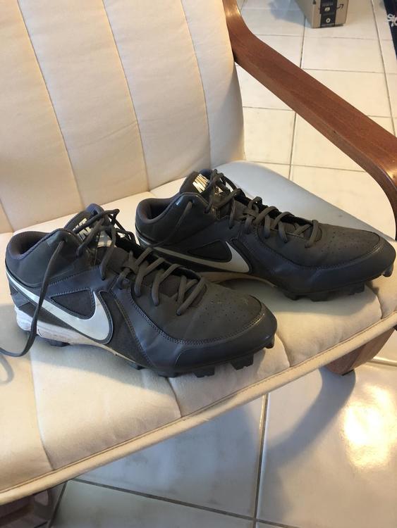 nike molded baseball cleats