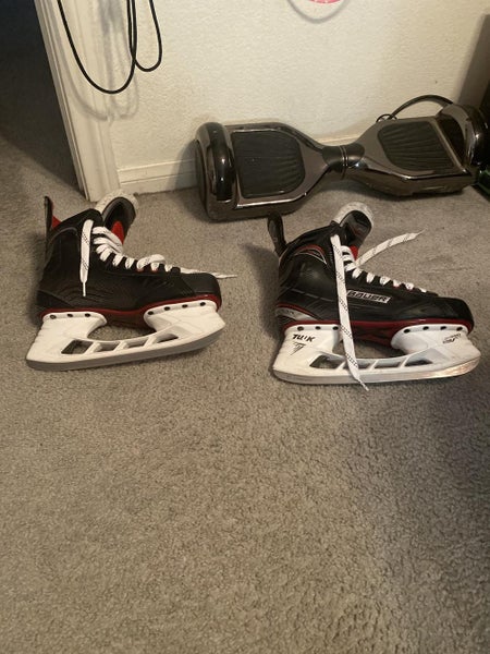 Senior Bauer Regular Width Size 8.5 Vapor X500 Hockey Skates