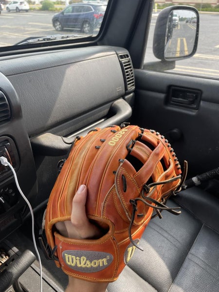 Brown New Right Hand Throw 12.75" A2000 1799 Baseball Glove PRICE NEGOTIABLE