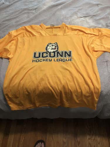 Yellow Uconn XL CCM Jersey