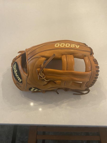Gold Used High School/College Wilson Right Hand Throw Infield A2000 Baseball Glove 11.75"