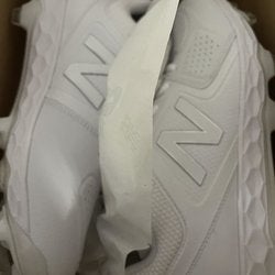 White Women's Molded Cleats New Balance Cleats
