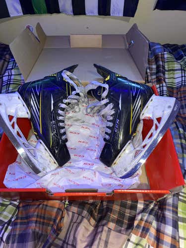 Junior CCM Wide Width  Tacks Hockey Skates