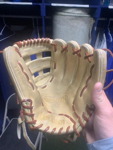 Used Right Hand Throw 11.5" A2000 Baseball Glove