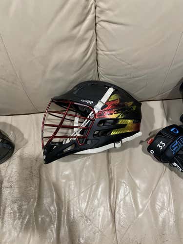 Used Adult Cascade Cpxr Goalie Helmet