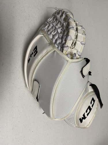 New CCM Goalie Glove Senior Regular E4.9