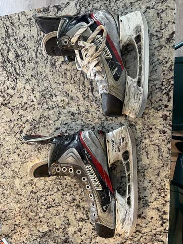 Senior Bauer Regular Width Size 7.5 Vapor APX Hockey Skates