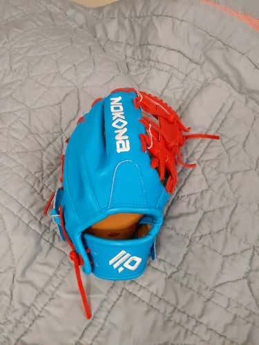 Nokona SKN200 11.25" youth glove, like new condition