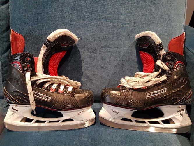 Used Junior Bauer Vapor X700 Hockey Skates Regular Width Size 4.5