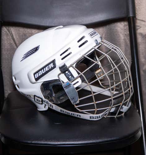 White Used Medium Bauer HH 5000 Helmet