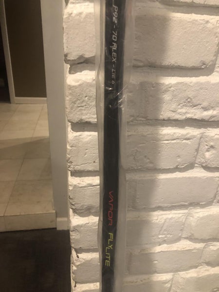 New Bauer Right Handed Vapor FlyLite Hockey Stick p92 70 Flex