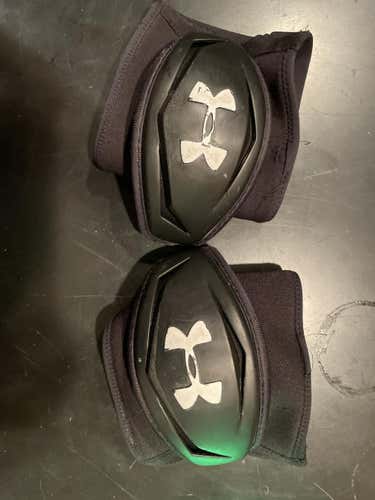 New Medium Under Armour Revenant Arm Pads