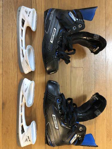 Junior Bauer Regular Width  Size 5 Nexus N2700 Hockey Skates