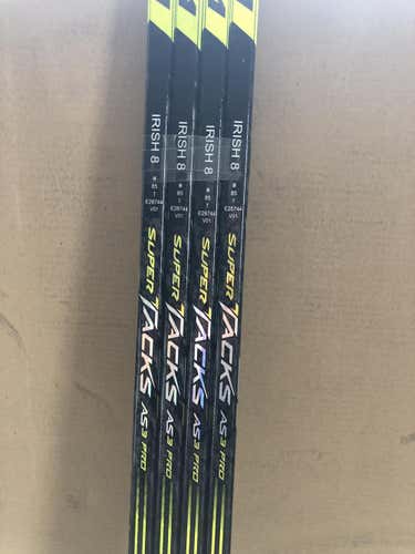 Senior Right Handed Mid Pattern Pro Stock Super Tacks AS3 Pro Hockey Stick