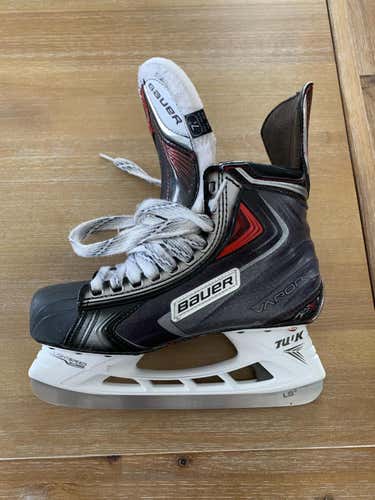 Senior Bauer Regular Width Size 7.5 Vapor APX2 Hockey Skates