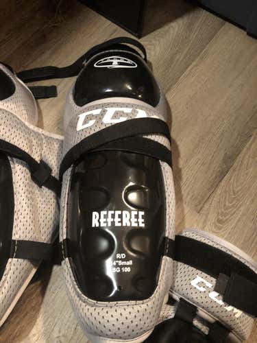 Set of referee elbow and shin pads