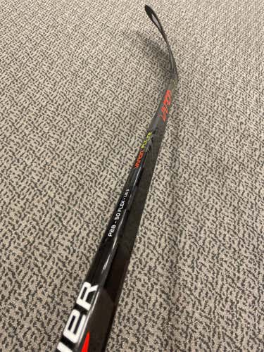 New Bauer Right Handed Vapor FlyLite P28 50 Flex Hockey Stick