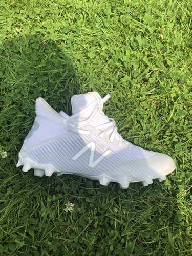 White Men's Molded Cleats Low Cut Freeze Size 8