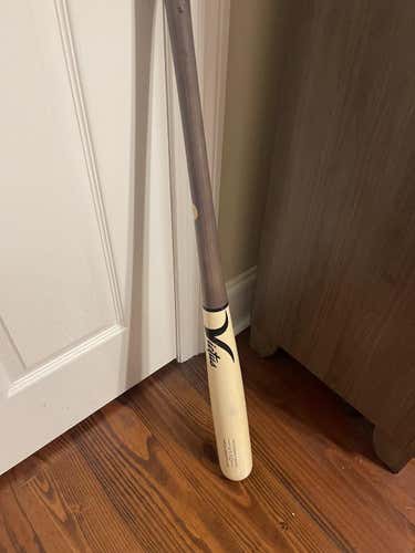 Victus V110 33 Inch