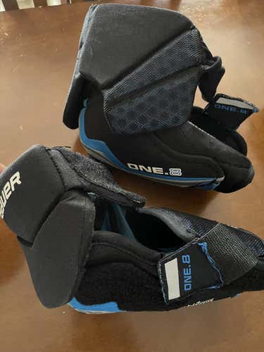 Bauer Supreme one.8 elbow pads