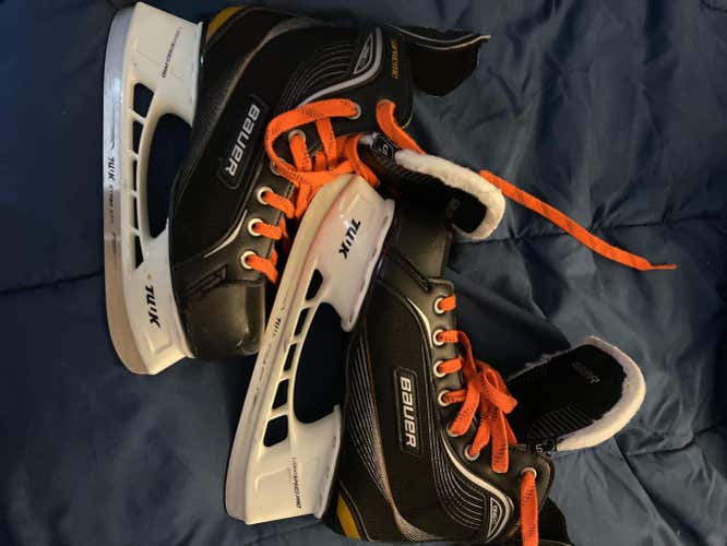 Junior Bauer Regular Width Size 5 Supreme One20 Hockey Skates